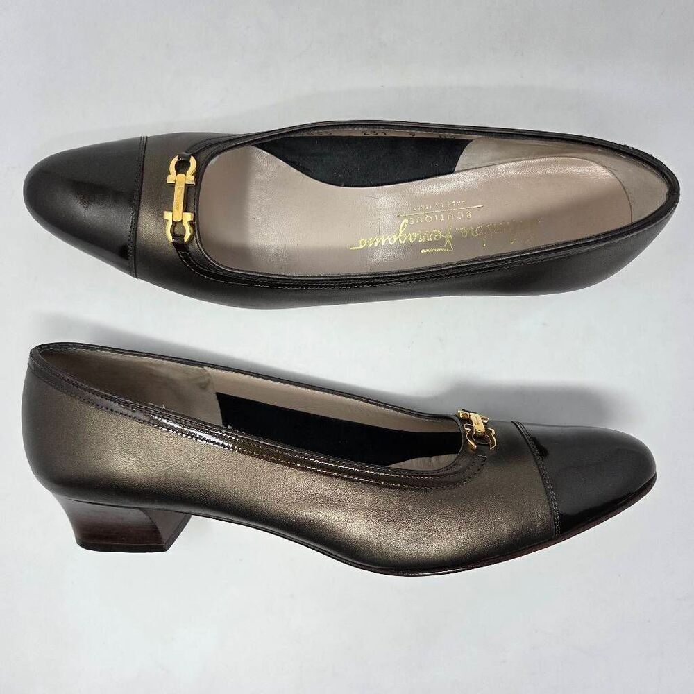 SALVATORE FERRAGAMO BROWN GRAY PATENT LEATHER GANCINI PUMPS HEELS WOMENS 9 AAAA